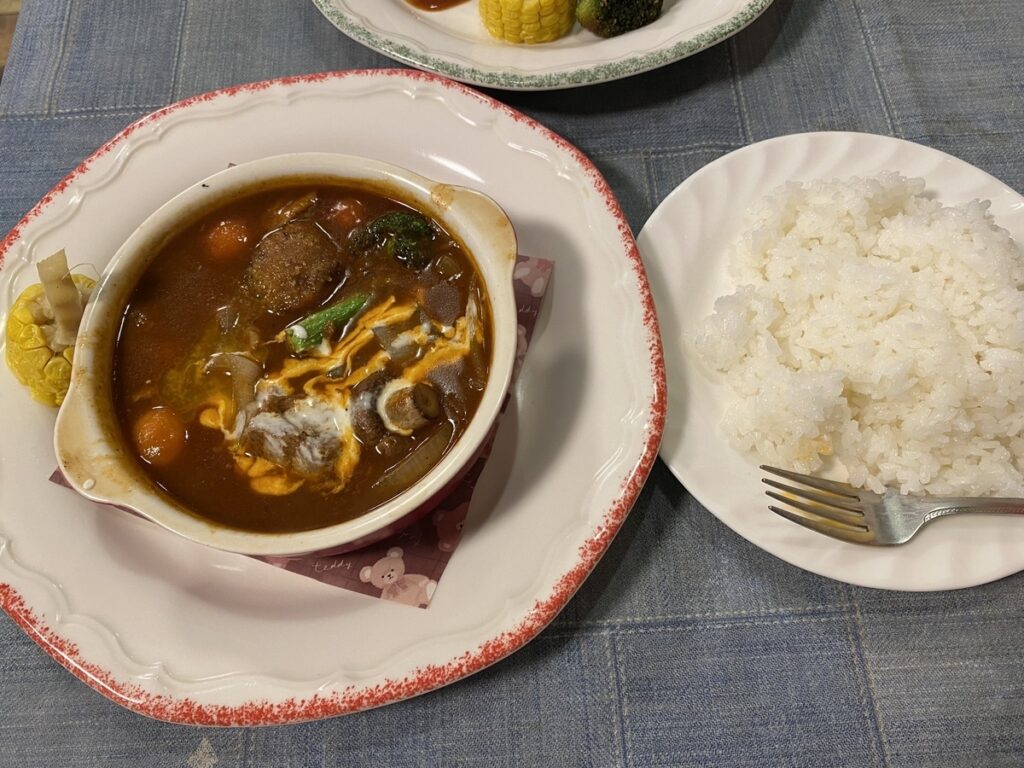 箱根湯本駅付近で行けるランチで食べたシチューセット