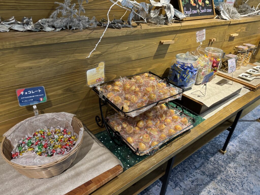 箱根ゆとわの2025年のスイーツコーナーお菓子も引き続きありました