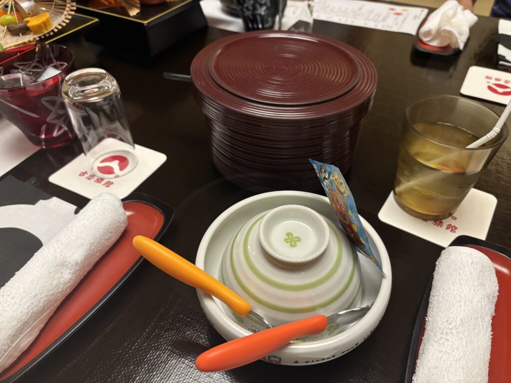 2024年に行った熱海古屋旅館の夕食の子ども用カトラリー