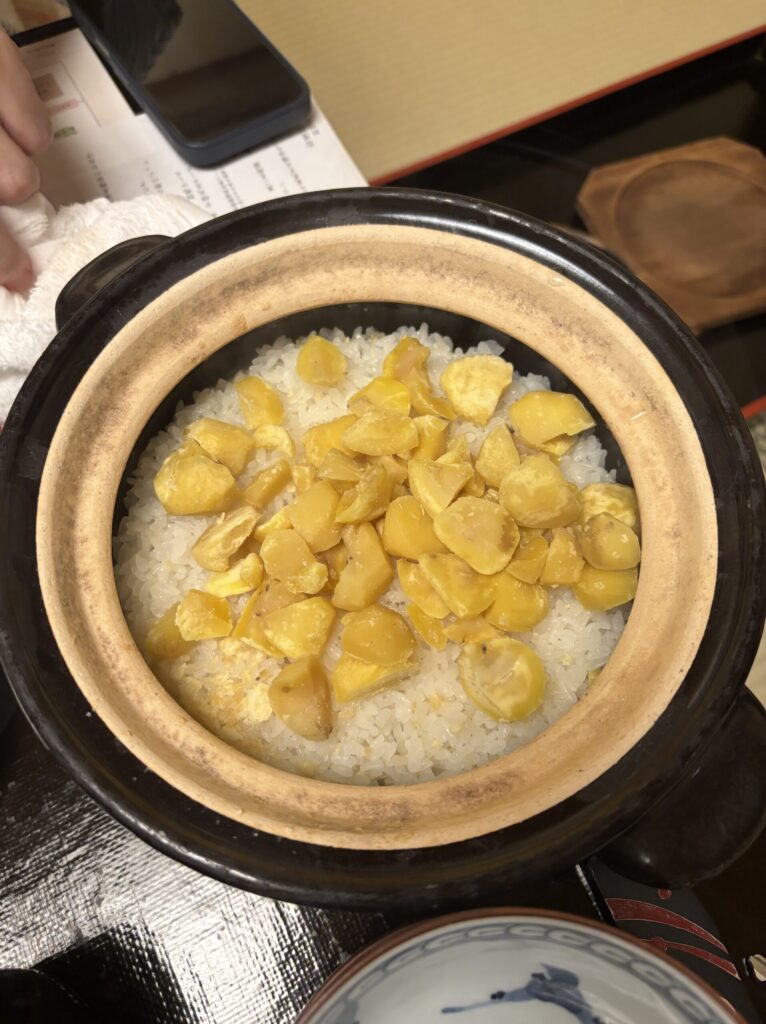 2024年に行った熱海古屋旅館の夕食の栗ご飯