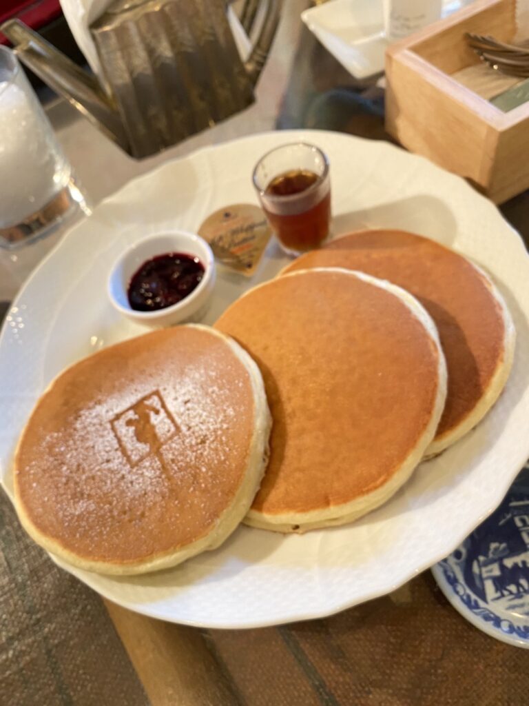 カフェ・ル・プティ・ニ・トロワ（cafe Le Petit Nid ３）のホットケーキ