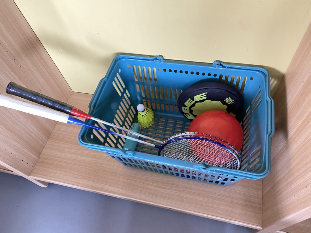 藤乃煌の部屋にあるバトミントン、ボールなど遊ぶことができる