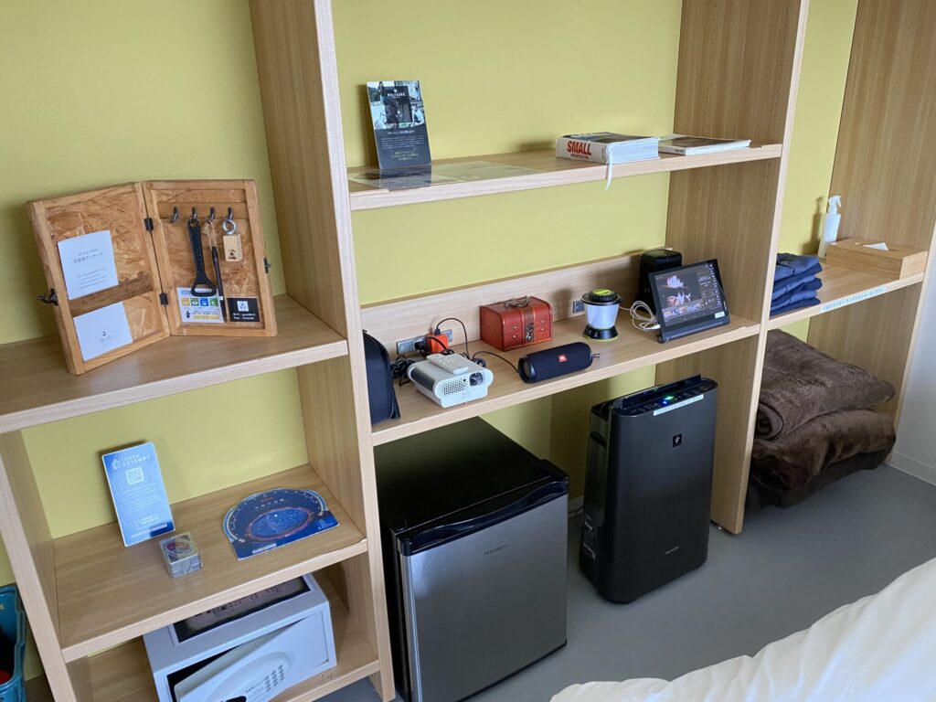 藤乃煌の部屋に置いてある備品。天体観測の品もあった