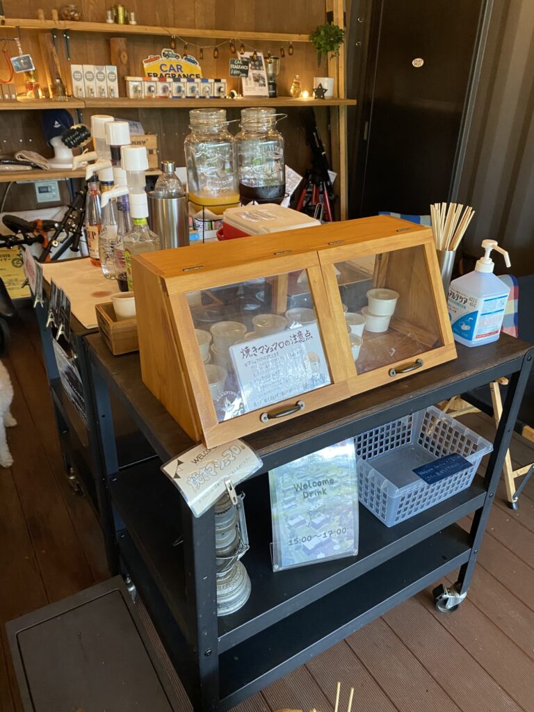 藤乃煌のアメニティコーナーのマシュマロ。外の焚き木で焼きマシュマロが作れる