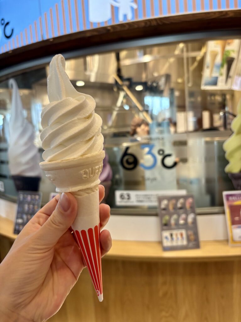 スカイツリーにある63°のソフトクリーム。塩コーンを選択。味がありおいしい