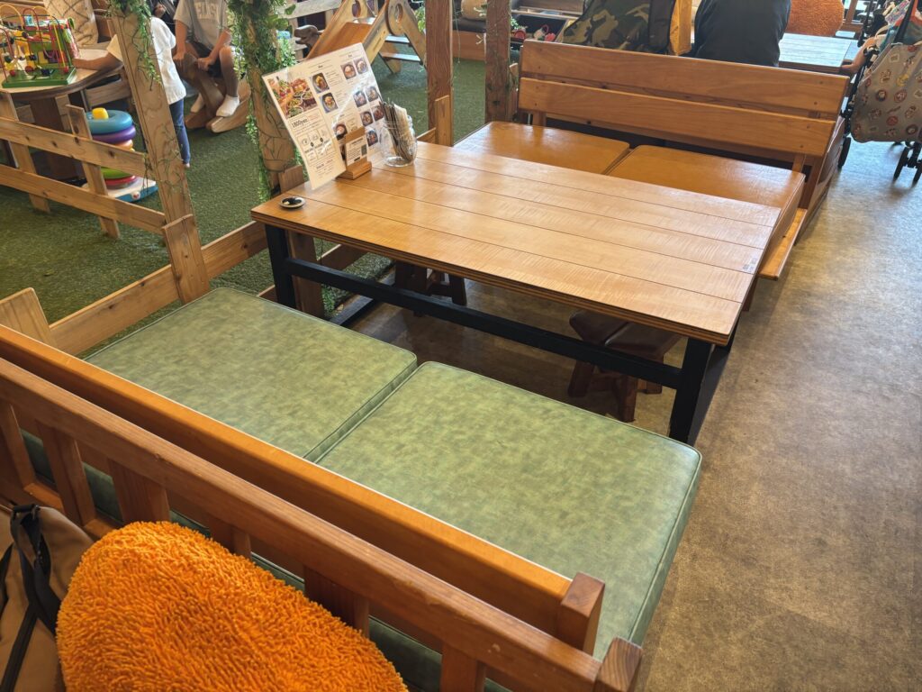 kino-COCOCHI YOKOHAMA椅子