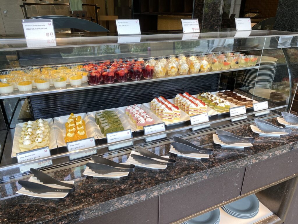 グランドプリンスホテル新高輪のランチビッフェのケーキ、デザート