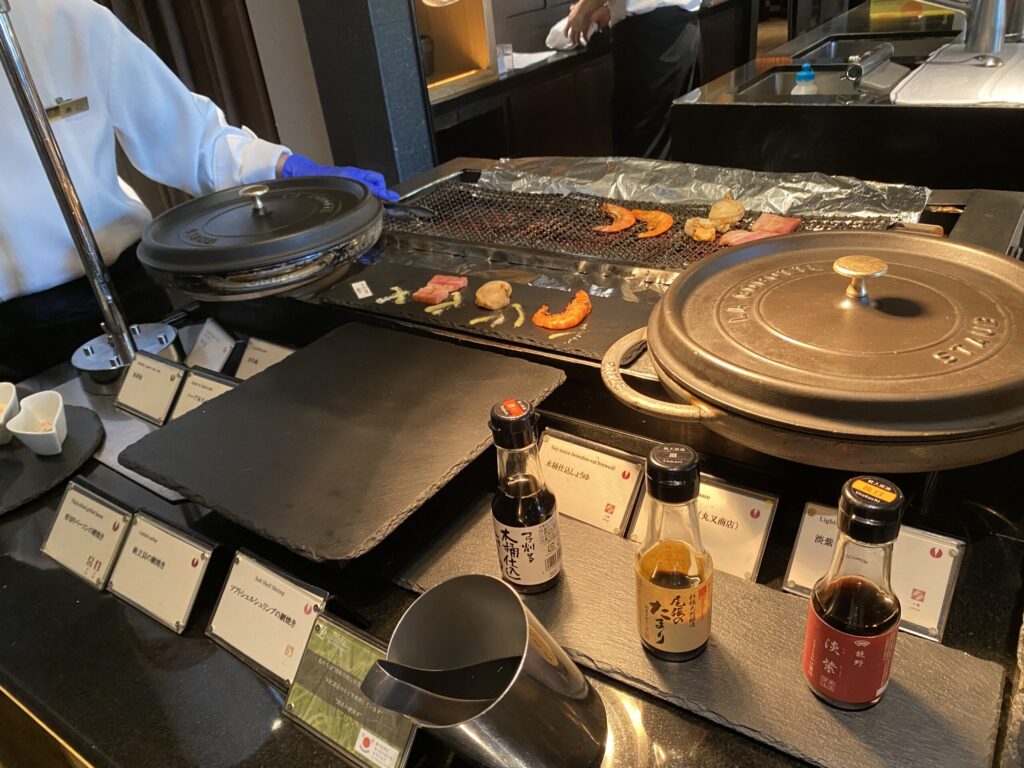 グランドプリンスホテル新高輪のランチビッフェの鉄板焼き。海老、ホタテ、牛肉