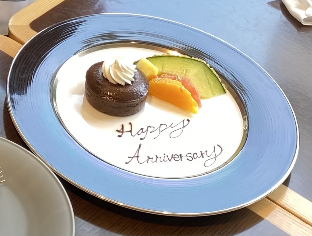 グランドプリンスホテル新高輪のランチビッフェのアニバーサリーデザートプレート