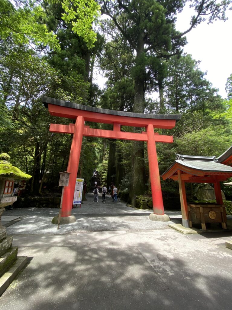 箱根神社。階段が多いが、広々としており子どもと歩くのも楽しい