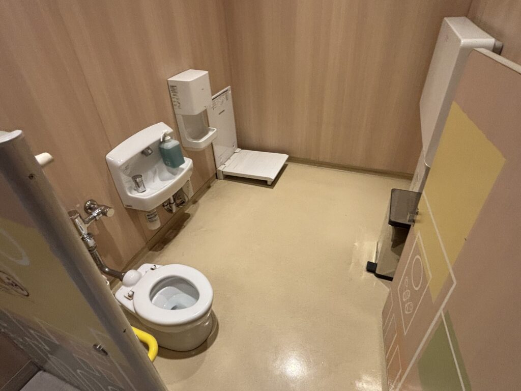 こどもトイレ