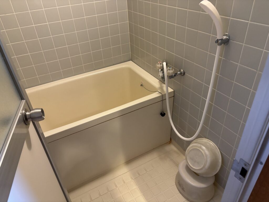 ホテルカターラのお風呂。大浴場に入ったので、ここは使わなかった