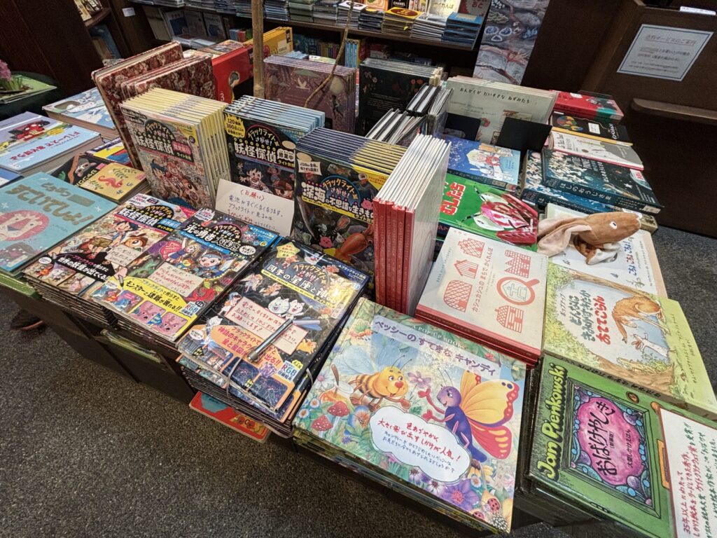 鎌倉の絵本屋さん。珍しい本がたくさんあり、プレゼント探しに持って来い