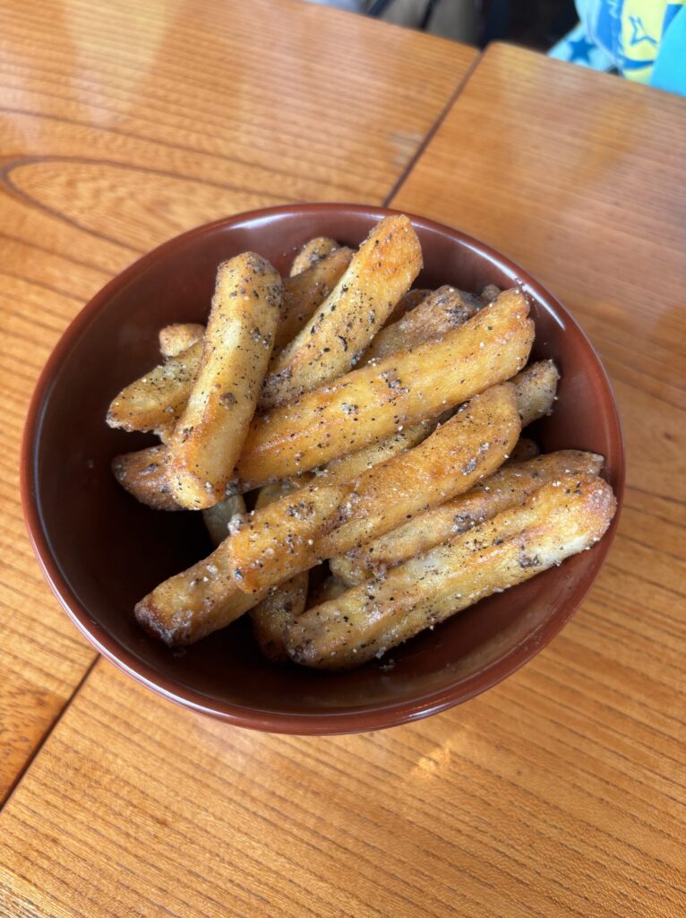 鎌倉、珊瑚礁のアンチョビポテトしょっぱい味がくせになります
