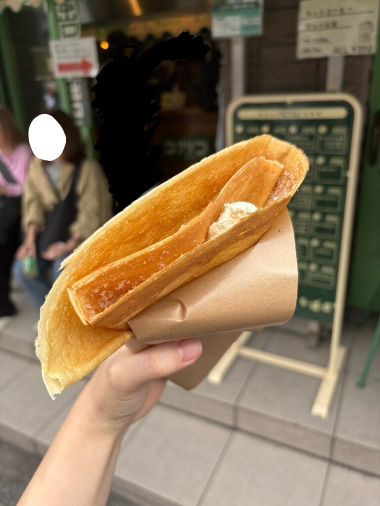 コクリコ坂のバターシュガークレープ。生地がカリカリもっちりでおいしい！
