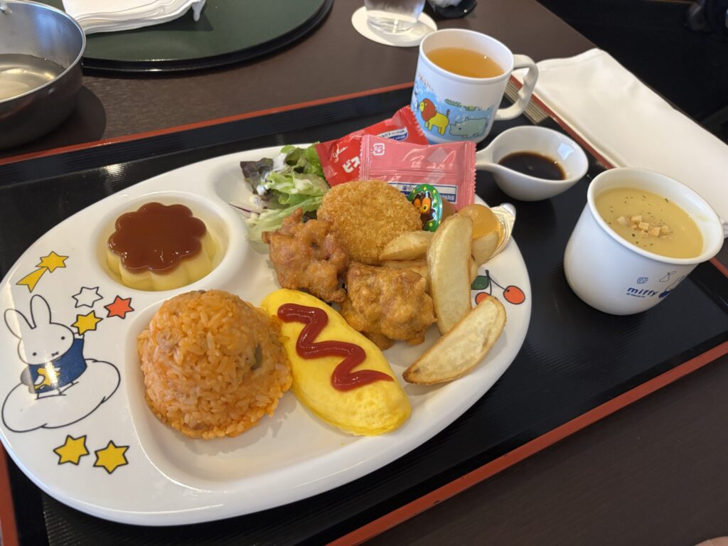 レジーナリゾート鴨川の夕飯のお子様ランチ。結構量もあります