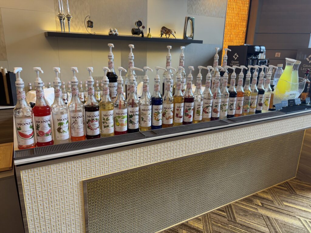 グランレトーレ湯河原のお酒コーナー。このシロップはノンアルコールなので、子どもも楽しめました