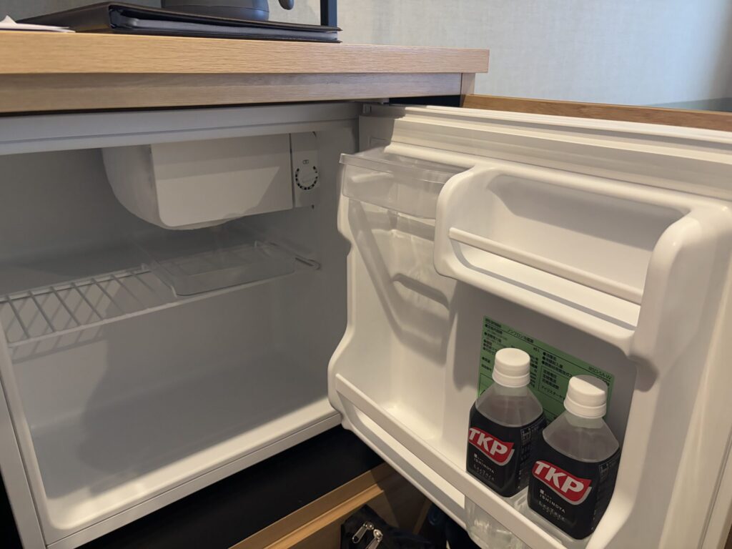 グランレトーレ湯河原の客室冷蔵庫の中。水が入ってました