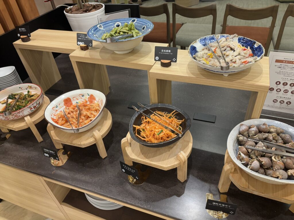 グランレトーレ湯河原の夕食バイキング。小鉢系のおかず