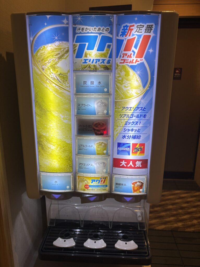 グランレトーレ湯河原のサウナ出入口限定のドリンクサーバー