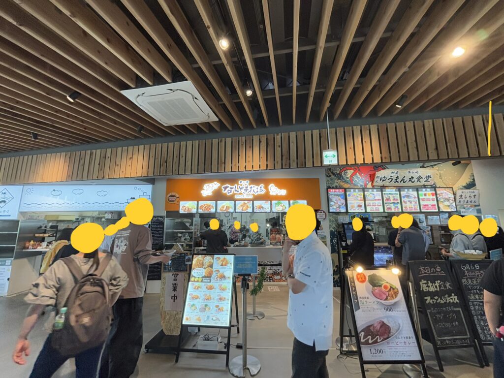 道の駅湘南ちがさきのフードコートの様子
