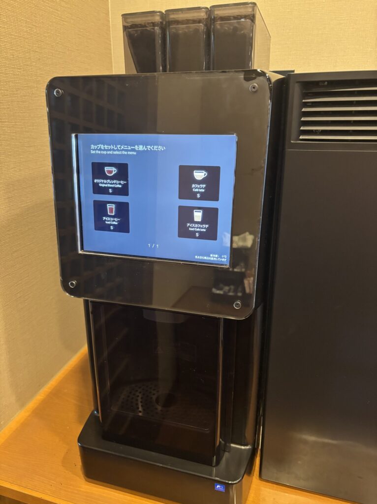 花結びのフロントにあるコーヒーサーバー。コーヒー等が選べる