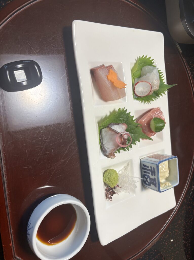 花結びの夕食。油が乗っているお刺身だった