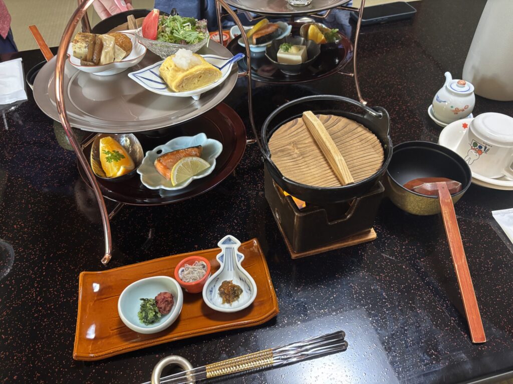 花結びの朝食。アフターヌンのような提供
