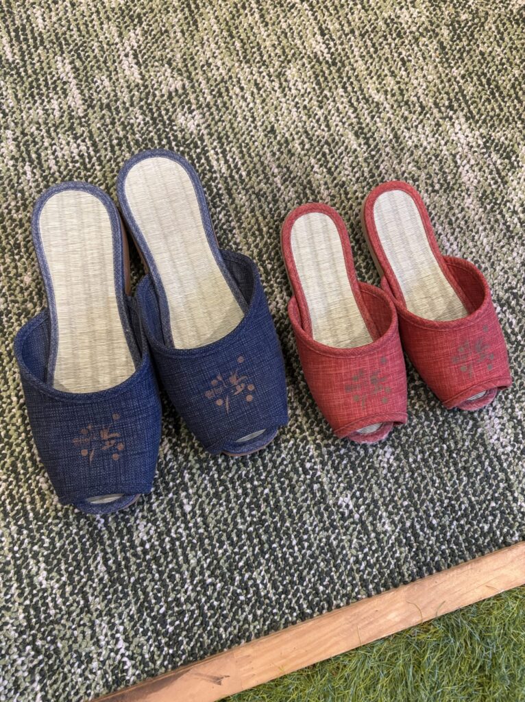 彩向陽のスリッパ