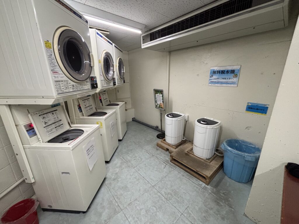 ホテルカターラの脱水機と洗濯機