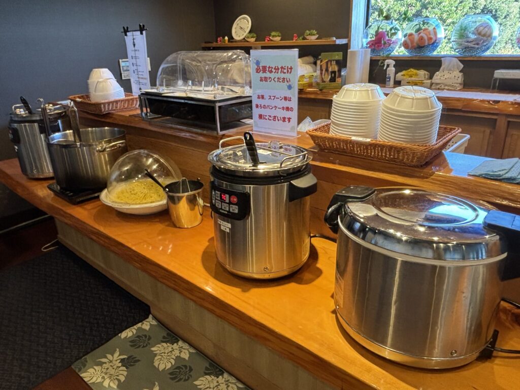 ホテルカターラのカレー、ラーメン