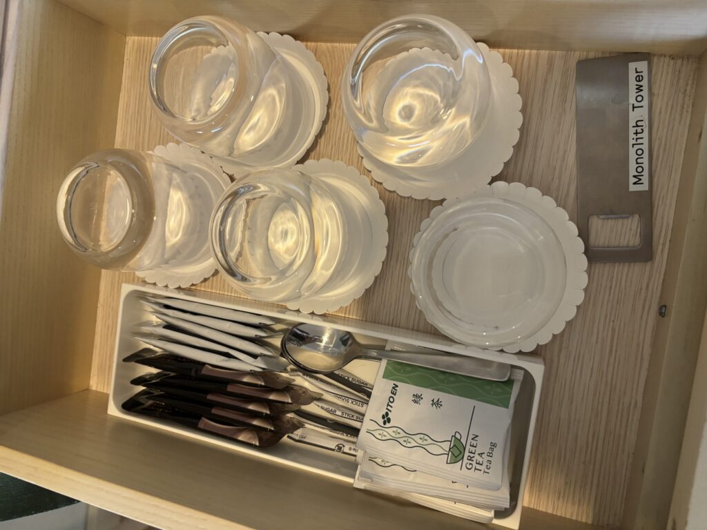 モノリスタワー客室のコップ等