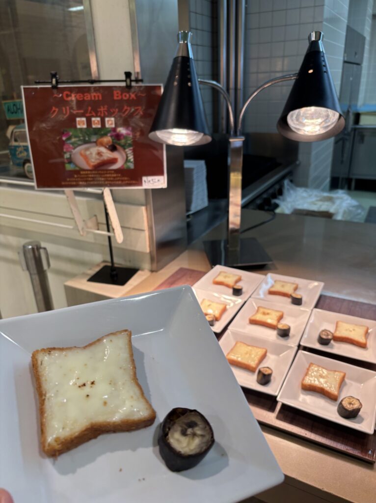 モノリスタワーの朝食。郷土料理